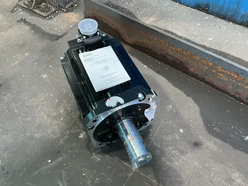 MITSUBISHI ELECTRIC 61 AMPS AC SERVO MOTOR   -  HG-JR11K1M