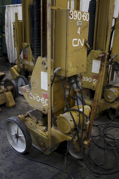 SET OF (4) 35 TON PORTABLE WHITING RAIL CAR JACKS: STOCK #77094