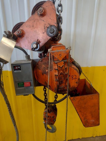 4000 LBS (2 TON) YALE ELECTRIC ROLLER CHAIN HOIST: STOCK #16538