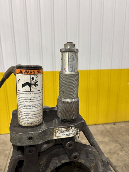 VICTAULIC MODEL #VE272SFS 300 ROLL GROOVING TOOL &amp; RIDGID 300-T2 BASE: STOCK #23120
