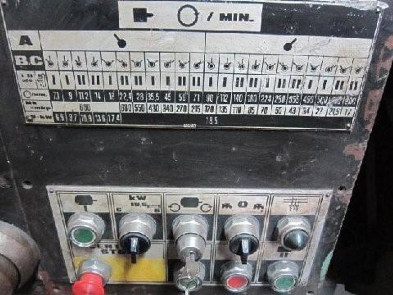 32" X 205" TOS ENGINE LATHE: STOCK #68439