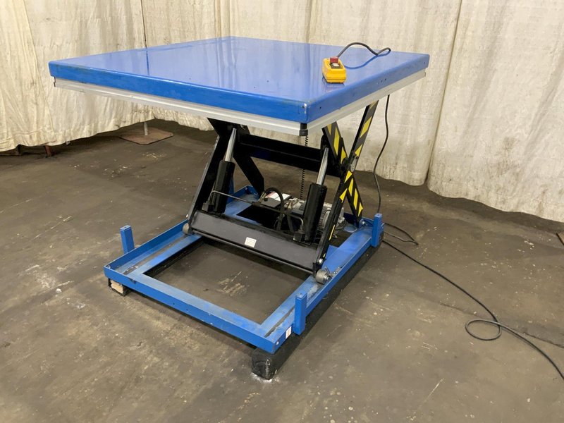 3330 LBS GLOBAL INDSUTRIAL HYDRAULIC SCISSOR LIFT TABLE: STOCK #81178