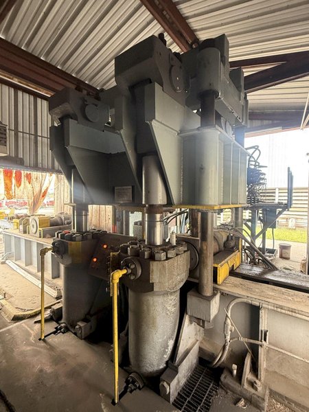 2000 TON HEAVY DUTY 4-POST HYDRAULIC PRESS, USED FOR STRAIGHTENING PIPE &amp; BAR: YOBRO #25137