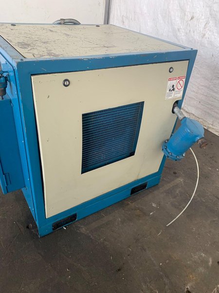 10 HP QUINCY ROTARY SCREW AIR COMPRESSOR. STOCK  # 0685124