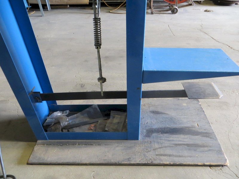 1.5 KVA Miller Portable Spot Welder Model MSW-41, 18" Arms, Foot Pedal Stand