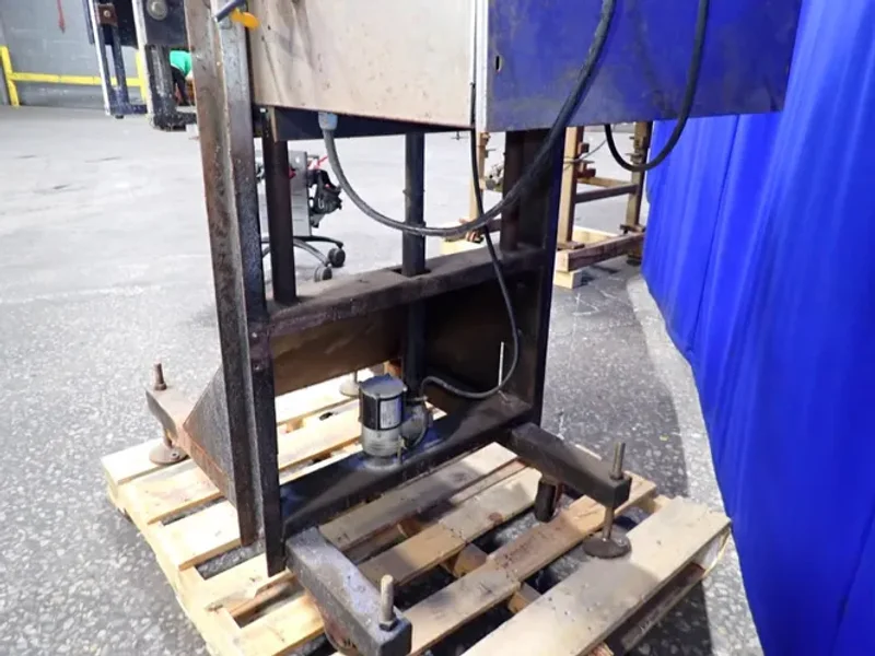 E-pak Machinery  3 Spindle Capper