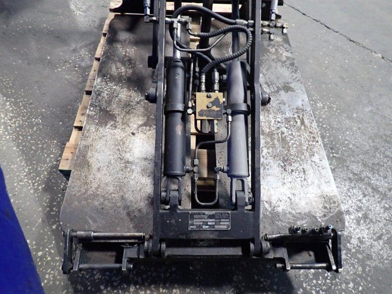 LONG REACH MANUFACTURING CO. 2550 LBS @ 24" CENTER LOAD HYDRAULIC GRAPPLE   -  FNP35NNPG84ONONNN