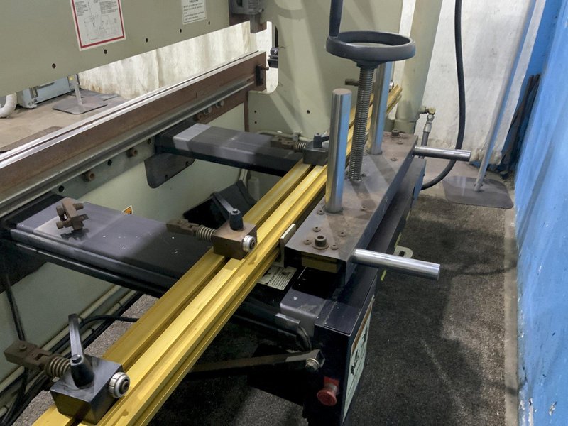 60 TON X  8' ACCURPRESS ADVANTAGE  HYDRAULIC PRESS BRAKE: STOCK #78907