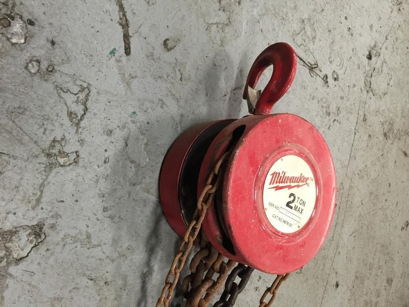 2 TON MILWAUKEE MANUAL LIFT CHAIN HOIST STOCK: 64132