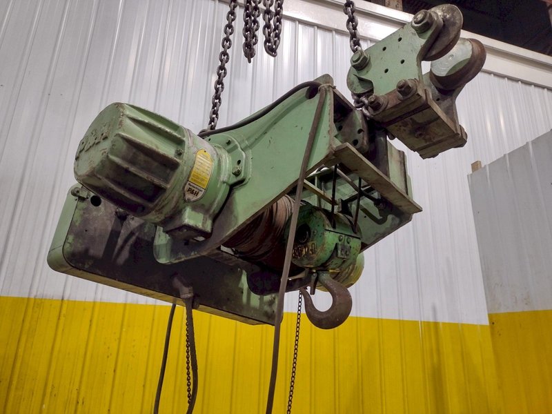 2 TON P&amp;H POWERED CABLE HOIST, WITH ROLLING TROLLEY: YOBRO #25083