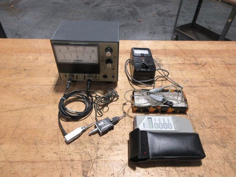 Federal Model EAS 3031 W11 Surface Roughness Tester with Probes, Webber Model 386 Guage Block Thermometer, and Other Guages- Auction Item