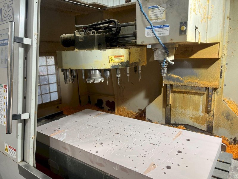 Milltronics Model VM25IL CNC Vertical Machining Center, S/N 10549.