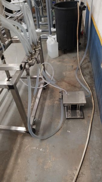 Neumann Packaging SO1A 4-Head Semi-Automatic Overflow Bottle Filling Machine, 2022 – Never Used