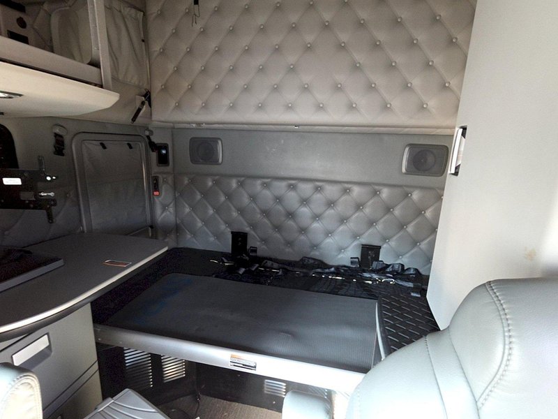 Kenworth T680 Sleeper Truck, 2020 – Paccar MX-13, Eaton Auto