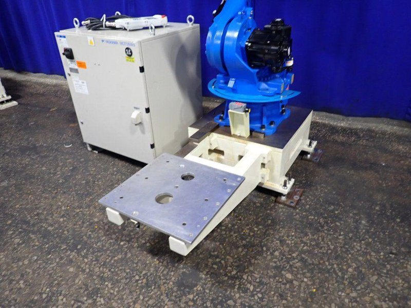 YAKSAWA MOTOMAN ROBOT  -  MH80