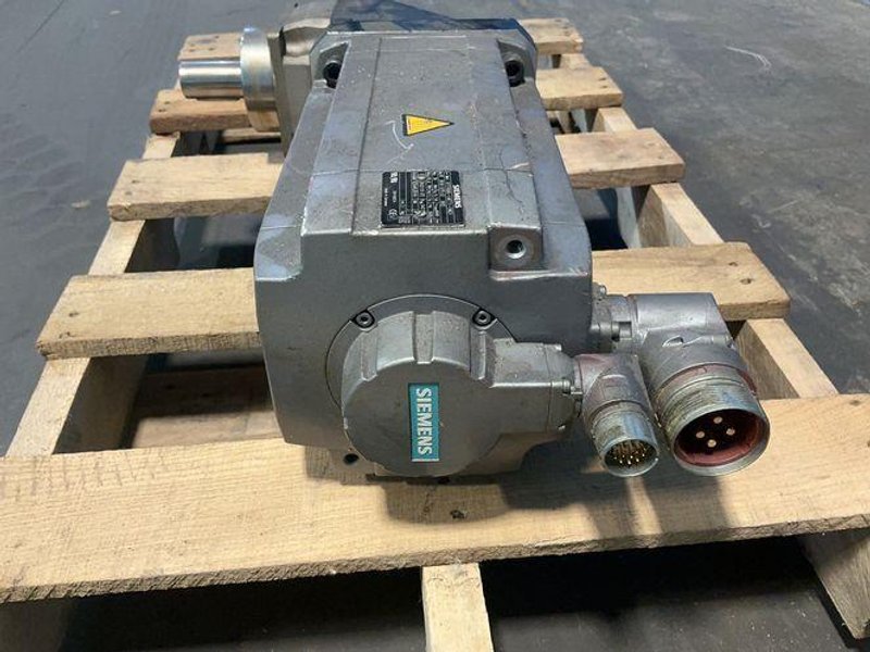 SIEMENS SIMOTICS SYNCHRONOUS AC SERVO MOTOR  -  1FT7086-1AF71-1NG1