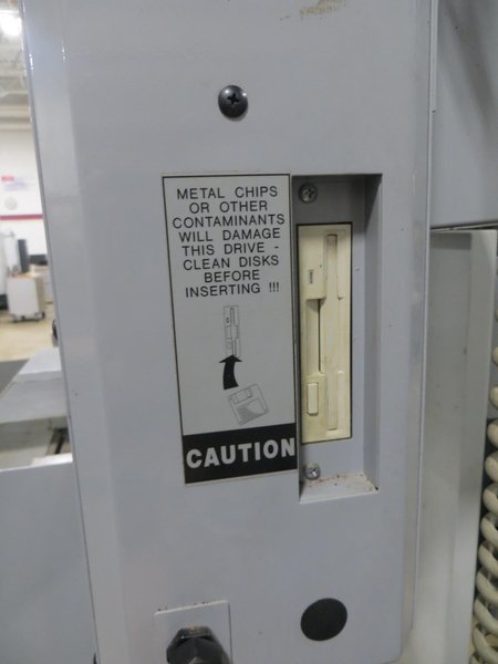 Haas TM-1 CNC Tool Room Mill, Haas 32-Bit CNC Control, 40 Taper, Splash Guards, Coolant Tank &amp; Pump- Auction Item