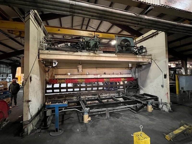 1000 TON X 20' CINCINNATI HYDRAULIC PRESS BRAKE. STOCK # 1264722