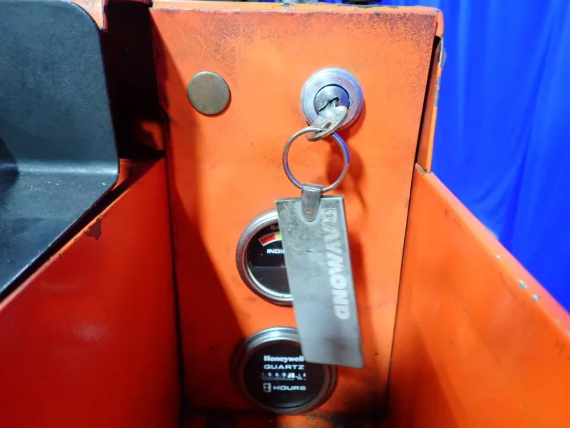 RAYMOND 3000 LBS ELECTRIC ORDER PICKER   -  20I-R30TT