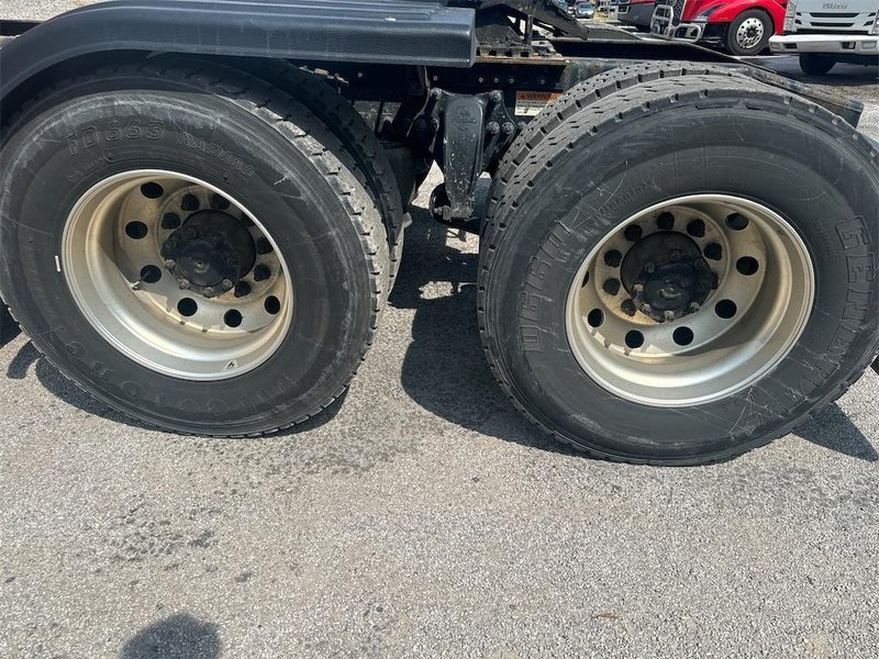 2020 Freightliner Cascadia 126 LC1675