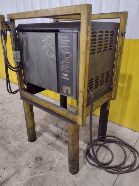 5,800 LBS HYSTER MODEL #E65XM2 36V ELECTRIC FORKLIFT &amp; CHARGER: STOCK #21662