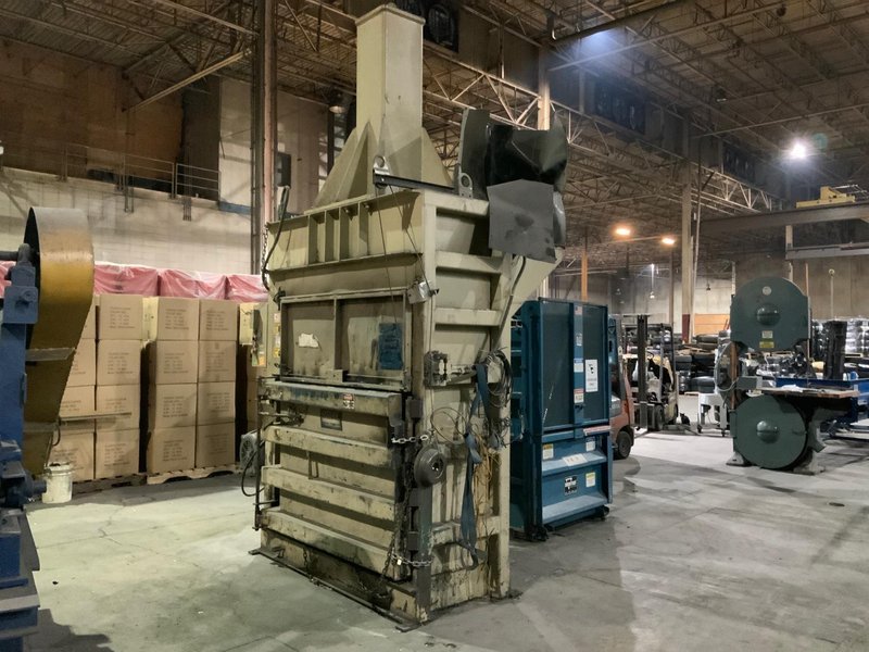 SELMA VERTICAL INDUSTRIAL BALER . STOCK# 1263622