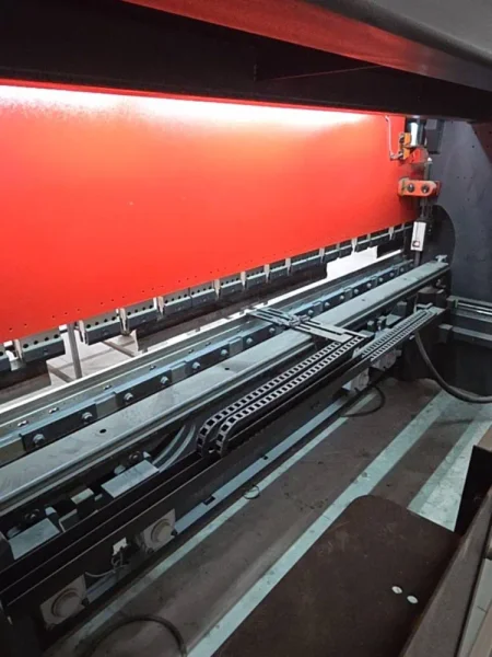 AMADA 243 TON HRB 2204 PRESS BRAKE  -  HRB2204
