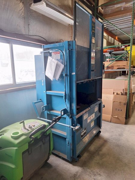 MARATHON 4224 INDUSTRIAL VERTICAL BALER. STOCK #0431626