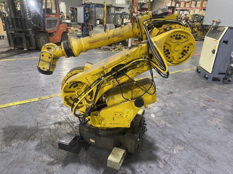 FANUC – R-2000i/165F w/ R-J3iB Controls PARTS ONLY