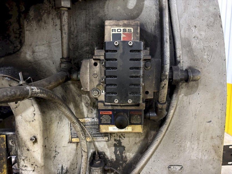 80 TON L &amp; J MODEL #80 OBI STAMPING PRESS, 4" STROKE: STOCK #22884