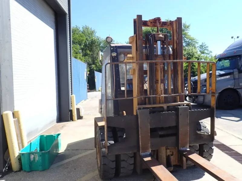 CATERPILLAR 8000 LBS FORKLIFT   -  V8OD
