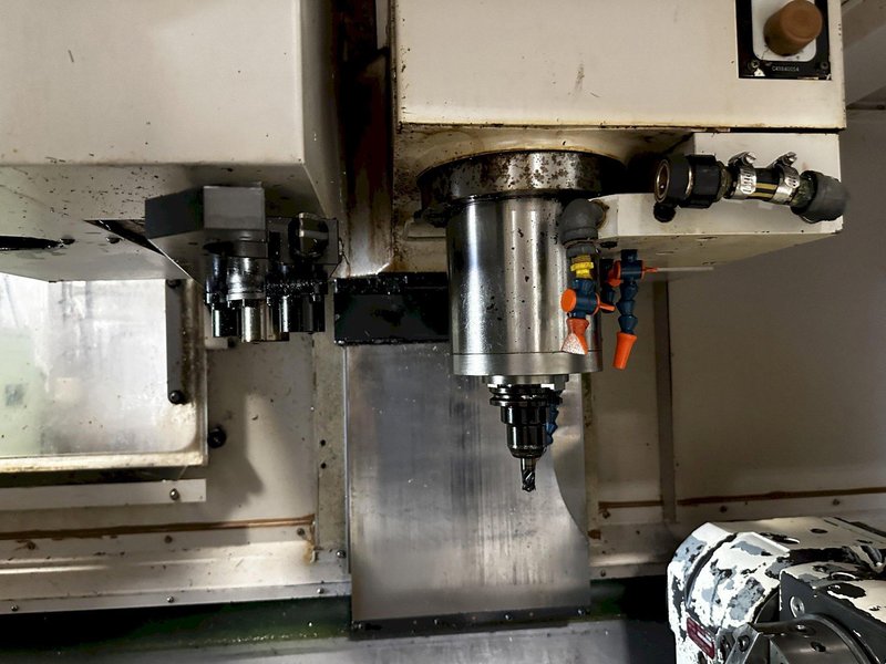 Daewoo DMV-3016 5 Axis Used CNC Vertical Machining Center For Sale - 2004