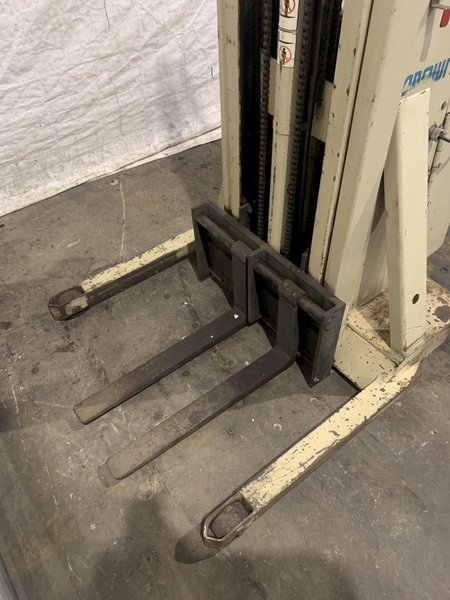 CROWN 20MT ELECTRIC LIFT. STOCK # 1164623.