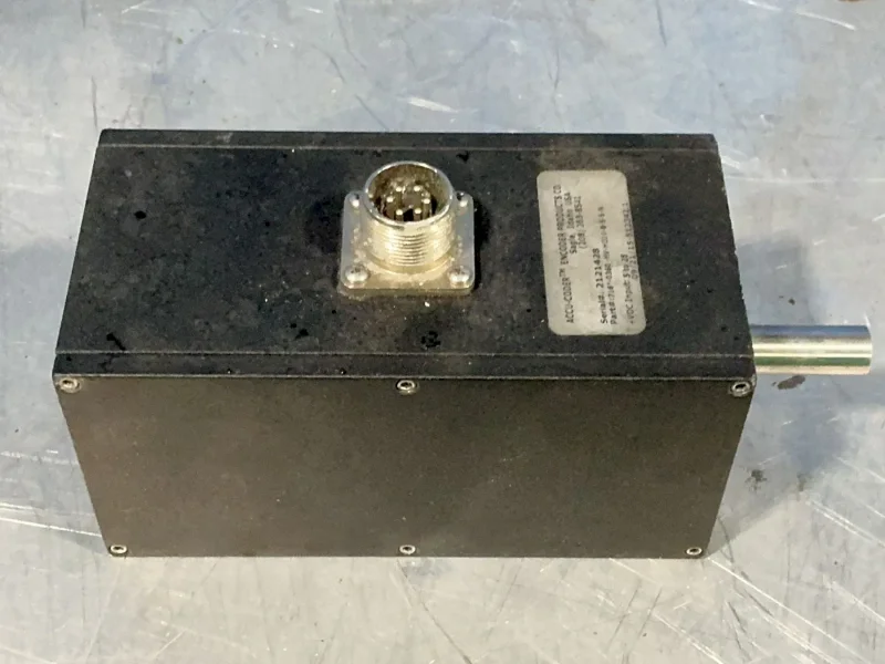 ACCU-CODER INCREMETNAL SHAFT ENCODER  -  716*-0360-HV-HD10-8-S-S-N