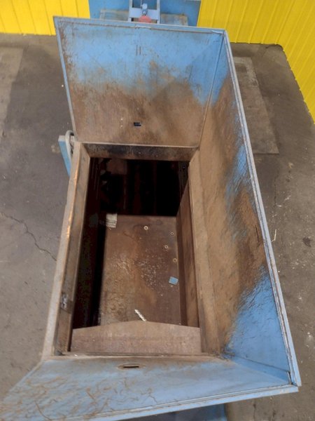 30&quot; X 40&quot; KMF MODEL 3040L CLOSED END HYDRAULIC HORIZONTAL BALER: STOCK #17911