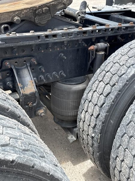 2022 Volvo VNL64T 760 4V4NC9EH9NN602667