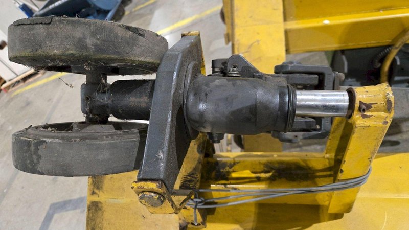 SEFAC M120BF2000 15 TON VEHICLE LIFT USED