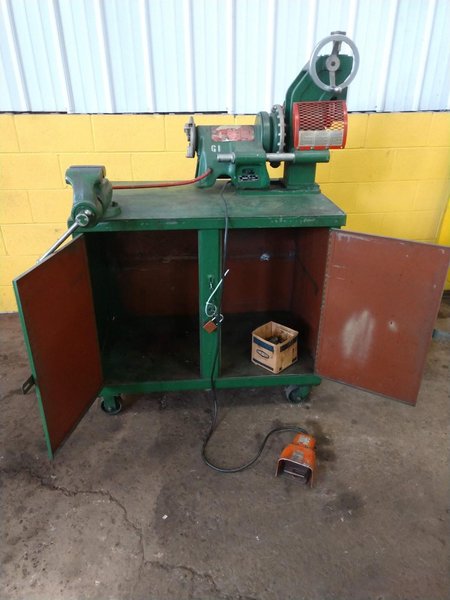 RIDGID 300 &amp; 925 PORTABLE PIPE GROOVER WITH TOOL BOX BENCH: STOCK #13035