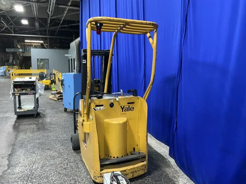 YALE 3000 LBS ELECTRIC STAND UP FORKLIFT  -  ESC30G4T077