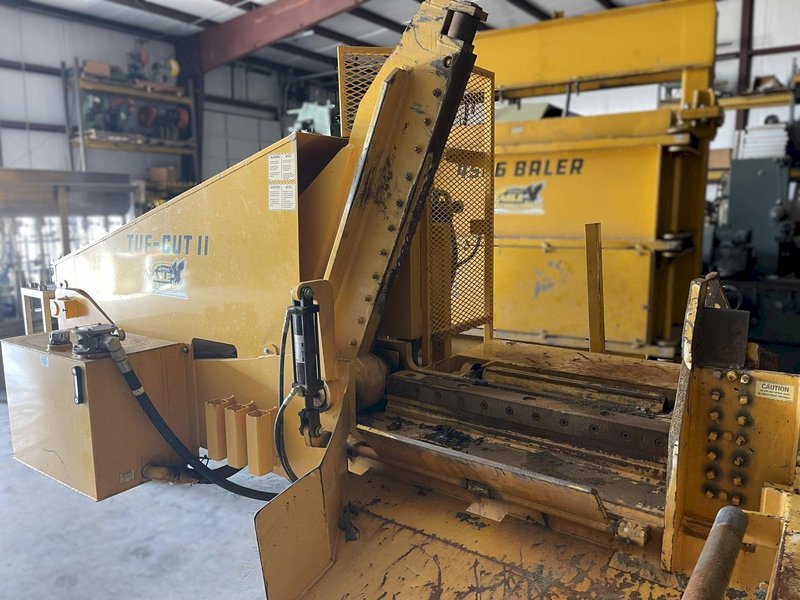 Brehmer Eagle International TUF CUT II Hydraulic Tire Lift 4-sided, Rotatable Blades Clean Cutting Design