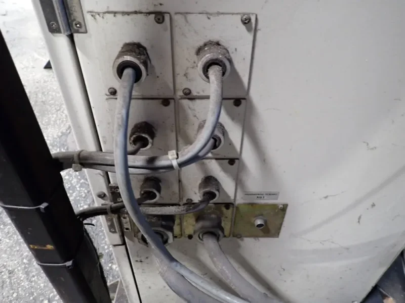 YAAKAWA ELECTRIC CORPORATION ROBOT CONTROLLER PANEL   -  YASNAC-XRC-UP20