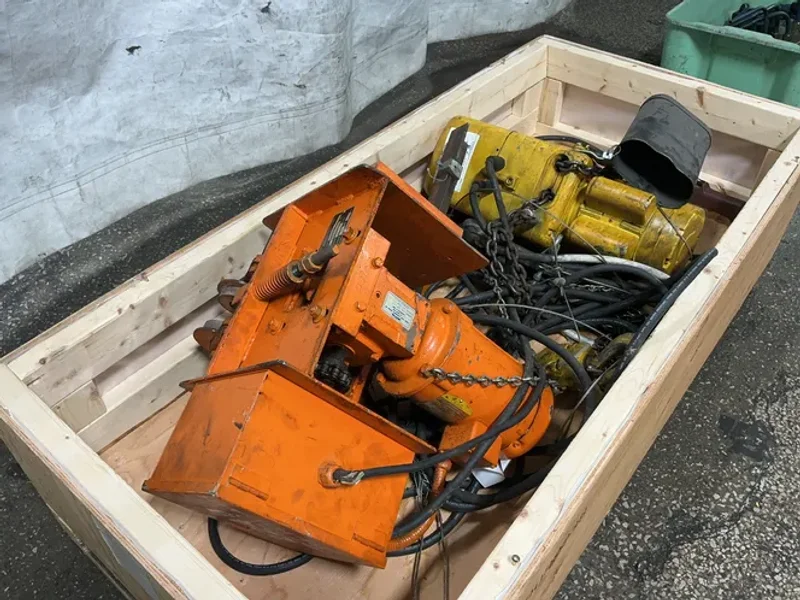 YALE, SATURN ENGINEERING CORP. 2 TON HOIST