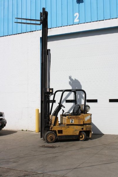5,000 LB CATERPILLAR FORKLIFT: STOCK #64297