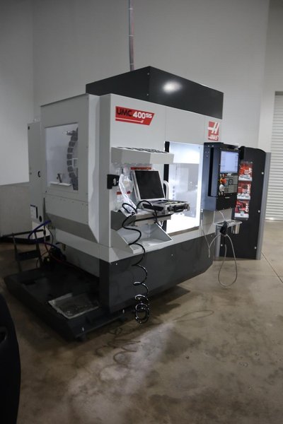 Haas UMC-400SS CNC 5-Axis Vertical Machining Center, Ct40, 12K RPM, 30 ATC, Probing, 230mm Diameter Work Platter, High Speed Machining, Programmable Coolant Nozzle, Chip Auger