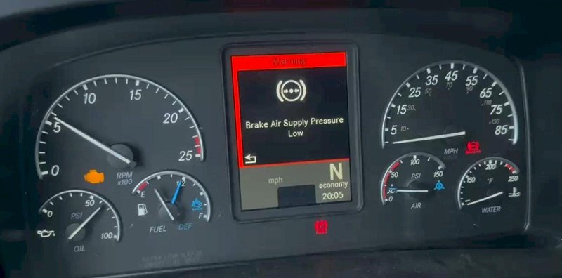 2021 Freightliner Cascadia 1FUJHHDR6MLMJ2151