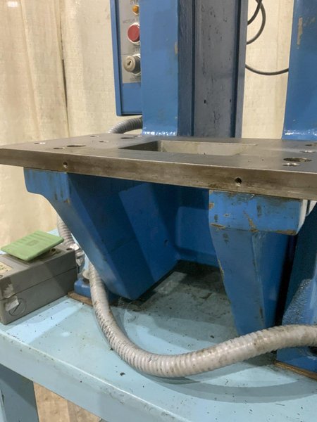 10-TON KENCO MODEL 101-135-200 OBI PRESS: STOCK #81230