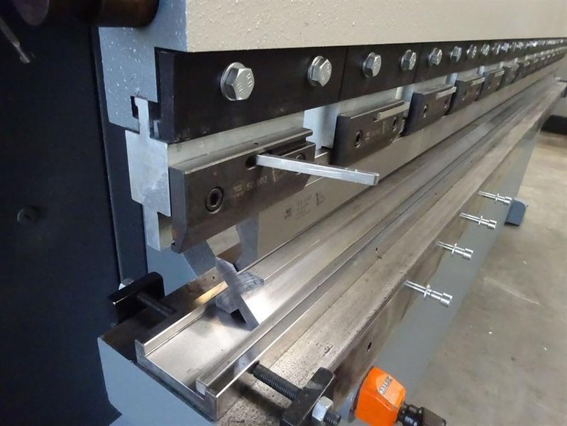 Adaptive tooling - Haco-lvd-amada