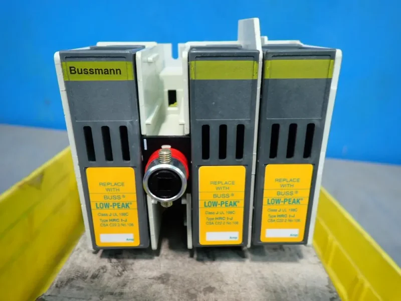COOPER BUSSMAN 20 HP FUSIBLE SWITCHES  -  CFD30J3