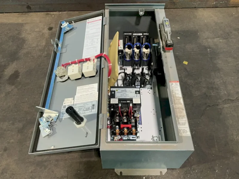 SQUARE D COMBINATION MAGNETIC STARTER  -  8538SDA26V02CP51P51P52SX22Y74(8538SDASP2)