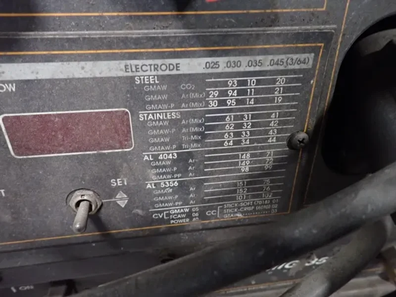 LINCOLN ELECTRIC 350 A WELDER   -  POWER MIG 350MP